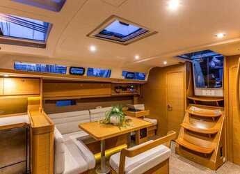 Rent a sailboat in Lefkas Marina - Dufour 460