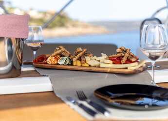 Rent a sailboat in Lefkas Marina - Dufour 460