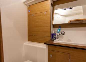 Rent a sailboat in Lefkas Marina - Dufour 460