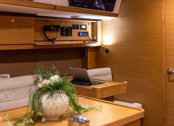 Rent a sailboat in Lefkas Marina - Dufour 460