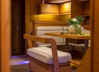 Rent a sailboat in Lefkas Marina - Dufour 460