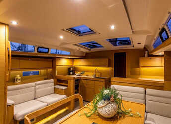 Rent a sailboat in Lefkas Marina - Dufour 460