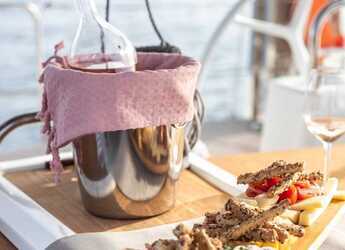 Rent a sailboat in Lefkas Marina - Dufour 460