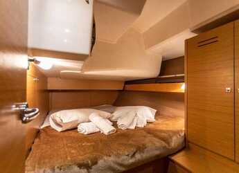 Rent a sailboat in Lefkas Marina - Dufour 460