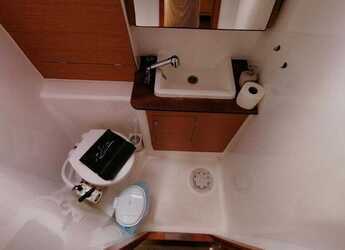 Rent a sailboat in Lefkas Marina - Dufour 460