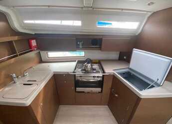 Rent a sailboat in Lefkas Marina - Oceanis 40.1 AMPELI 