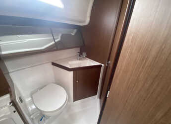 Rent a sailboat in Lefkas Marina - Oceanis 40.1 AMPELI 