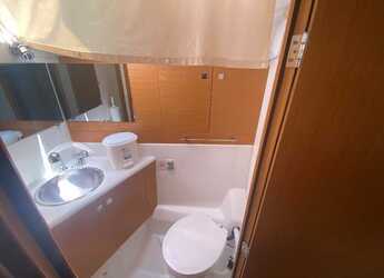 Rent a sailboat in Lefkas Marina - Jeanneau 53