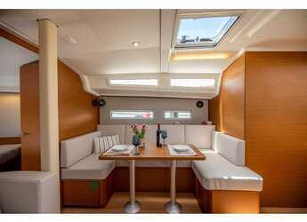 Rent a sailboat in Lefkas Marina - Sun Odyssey 410