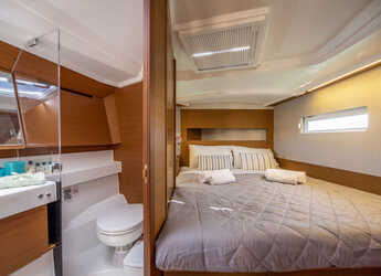 Rent a sailboat in Lefkas Marina - Sun Odyssey 410