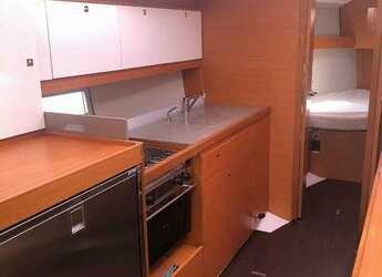 Rent a sailboat in Porto Capo d'Orlando Marina - Dufour 390 