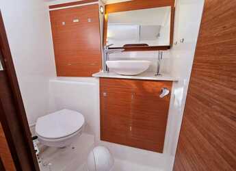 Rent a sailboat in Porto Capo d'Orlando Marina - Dufour 390 