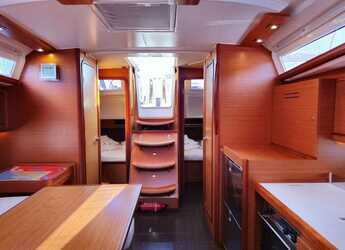 Rent a sailboat in Porto Capo d'Orlando Marina - Dufour 390 