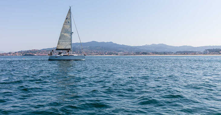 Chartern Sie segelboot in Monte Real Club de Yates de Baiona - Bavaria 34