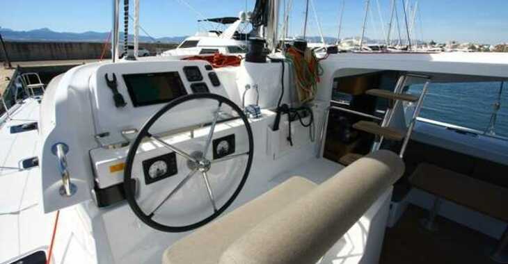 Rent a catamaran in Porto Mirabello - Lagoon 42