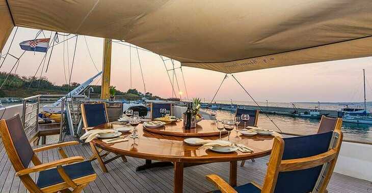Rent a schooner in Matejuska port - Gulet Adriatic Breeze