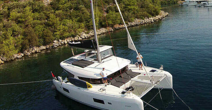 Rent a catamaran in Marmaris Yacht Marina - Lagoon 42 - 4 Cabin