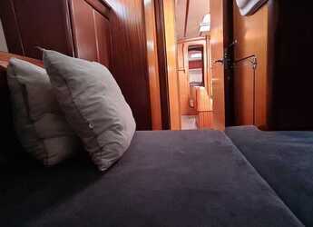 Rent a sailboat in Kavala - Marina Perigialiou - Bavaria 42