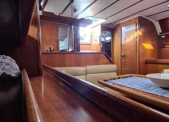 Rent a sailboat in Kavala - Marina Perigialiou - Bavaria 42