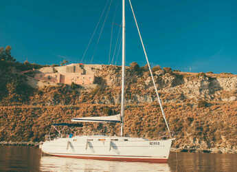 Rent a sailboat in Poseidon Marina - Cyclades 393