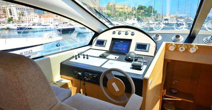 Chartern Sie yacht in Marina di Palermo La Cala - Aicon 62 SL