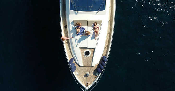 Chartern Sie yacht in Marina di Palermo La Cala - Aicon 62 SL