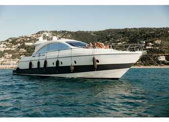 Chartern Sie yacht in Porto Capo d'Orlando Marina - Aicon 72 SL