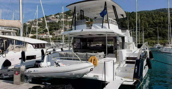 Rent a power catamaran  in Porto di Trapani - Bali 4.3 MY