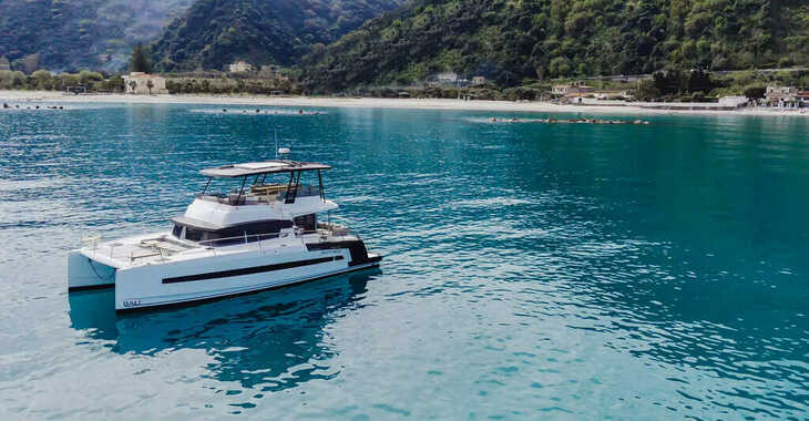 Rent a power catamaran  in Porto di Trapani - Bali 4.3 MY