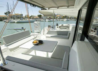 Rent a catamaran in La Maddalena (Cala Gavetta) - Excess 11