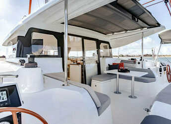 Rent a catamaran in La Maddalena (Cala Gavetta) - Excess 11