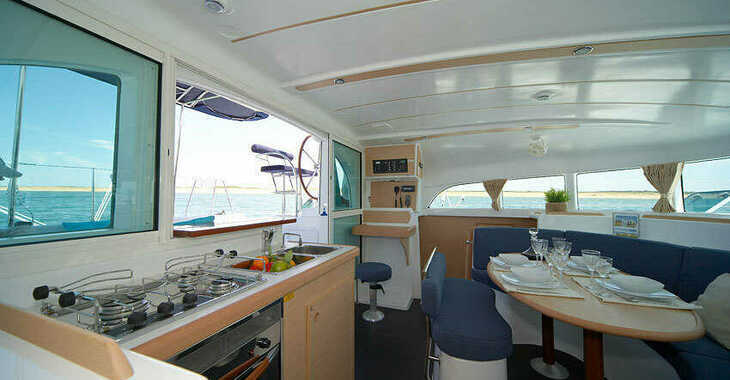Rent a catamaran in Baie Ste Anne - Lagoon 380 - 4 cab.
