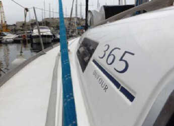 Chartern Sie segelboot in Kalkara Marina - Dufour 365