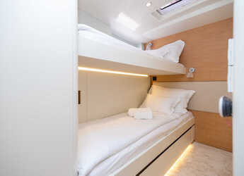 Louer voilier à Marina Kastela - CNB 76