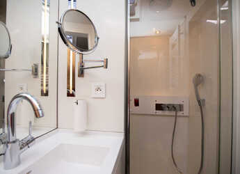 Louer voilier à Marina Kastela - CNB 76