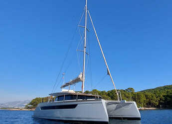 Rent a catamaran in Matejuska port - Luna 49