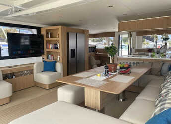 Rent a catamaran in Alimos Marina - Bali 5.8 - 6 + 2 cab.