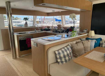 Rent a catamaran in Alimos Marina - Bali 5.8 - 6 + 2 cab.