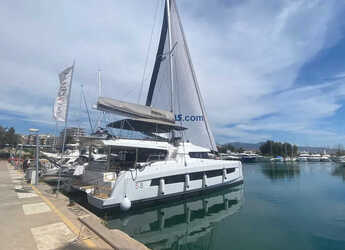 Rent a catamaran in Alimos Marina - Bali 5.8 - 6 + 2 cab.