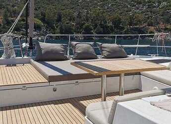 Rent a catamaran in Alimos Marina - Bali 5.8 - 6 + 2 cab.