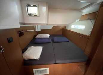 Rent a sailboat in Alimos Marina - Bavaria C46