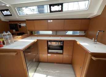Rent a sailboat in Alimos Marina - Bavaria C46