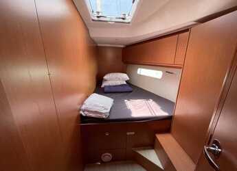 Rent a sailboat in Alimos Marina - Bavaria C46