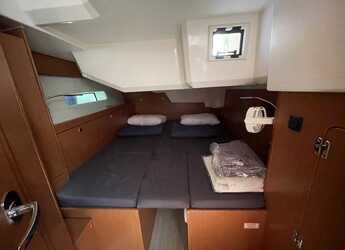 Rent a sailboat in Alimos Marina - Bavaria C46