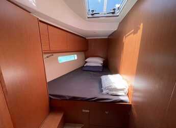 Rent a sailboat in Alimos Marina - Bavaria C46