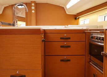 Chartern Sie segelboot in Albatros Marina - Jeanneau 51