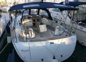 Rent a sailboat in Mikrolimano Port - Bavaria Cruiser 37