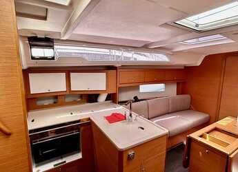 Rent a sailboat in Porto Capo d'Orlando Marina - Dufour 37