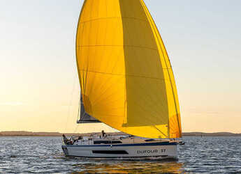 Rent a sailboat in Porto Capo d'Orlando Marina - Dufour 37