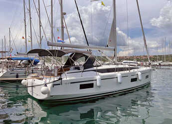 Rent a sailboat in Punat - Bavaria C42